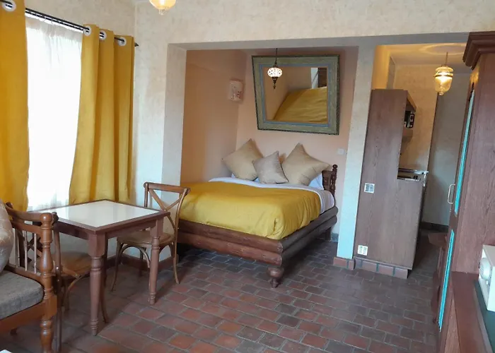 Woodmere Grand Hotel & Serviced Apartments