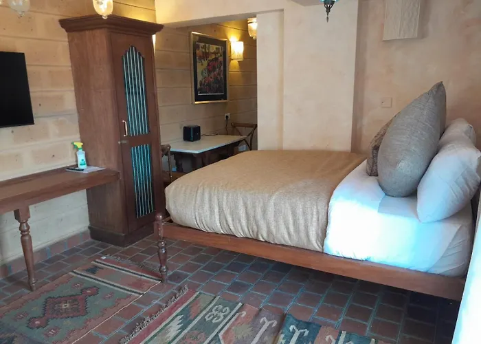 Woodmere Grand Hotel & Serviced Apartments